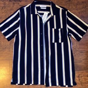 Causal urban outfitters men’s striped button down shirt size medium.